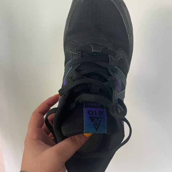 Gently used hiking new balance shoes - Picture 5 of 6